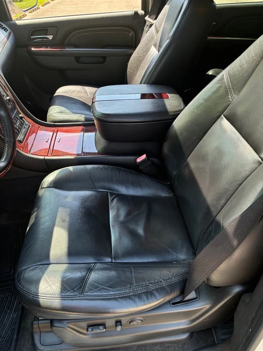 2010 Cadillac Escalade & EXT 3rd Gen - Image 8 of 11