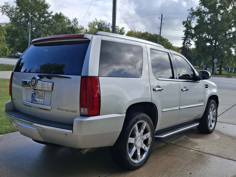 2010 Cadillac Escalade & EXT 3rd Gen - Image 2 of 20