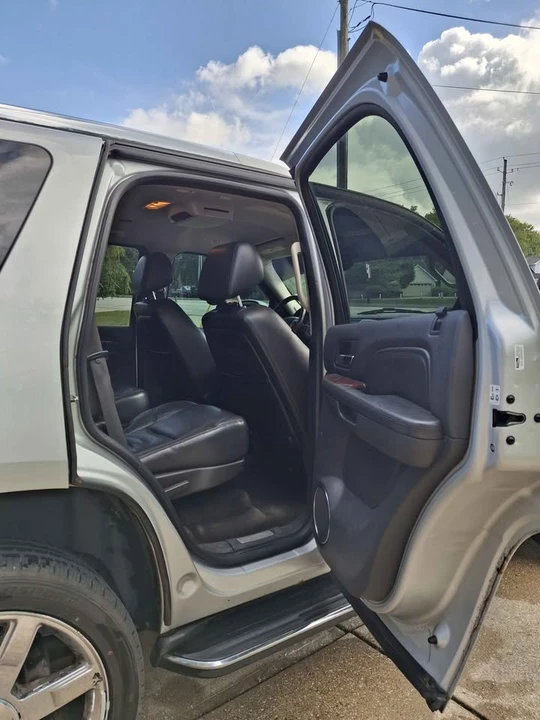 2010 Cadillac Escalade & EXT 3rd Gen - Image 11 of 20