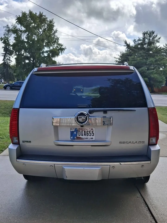 2010 Cadillac Escalade & EXT 3rd Gen - Image 3 of 20