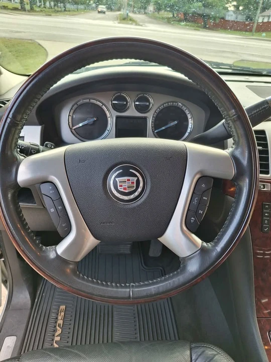 2010 Cadillac Escalade & EXT 3rd Gen - Image 10 of 20