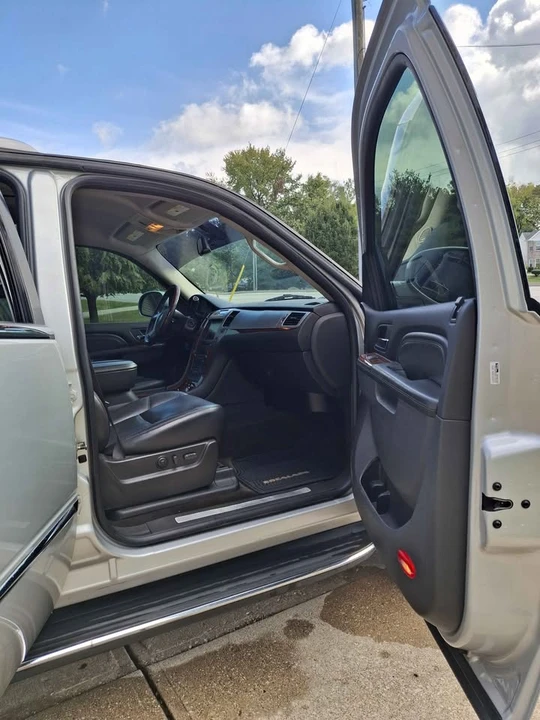 2010 Cadillac Escalade & EXT 3rd Gen - Image 12 of 20