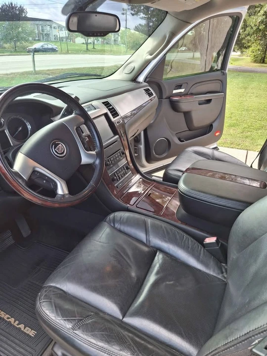 2010 Cadillac Escalade & EXT 3rd Gen - Image 8 of 20