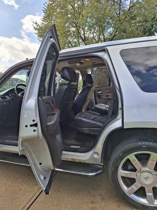 2010 Cadillac Escalade & EXT 3rd Gen - Image 6 of 20