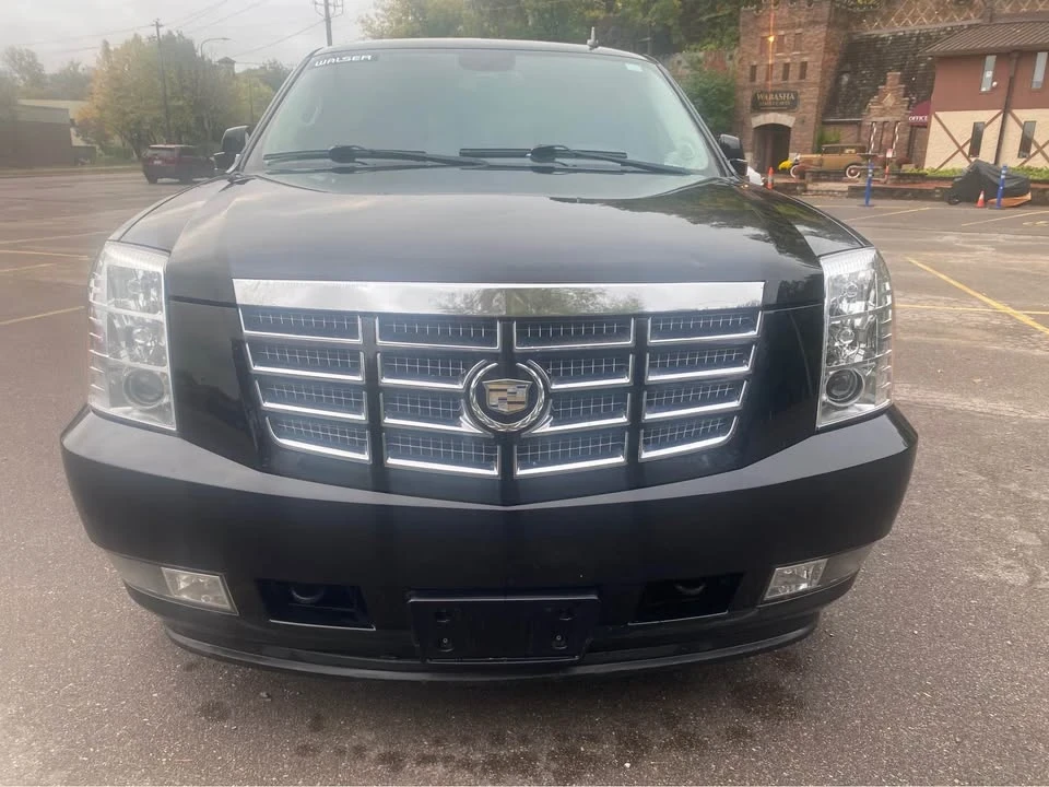 2010 Cadillac Escalade & EXT 3rd Gen - Image 2 of 13