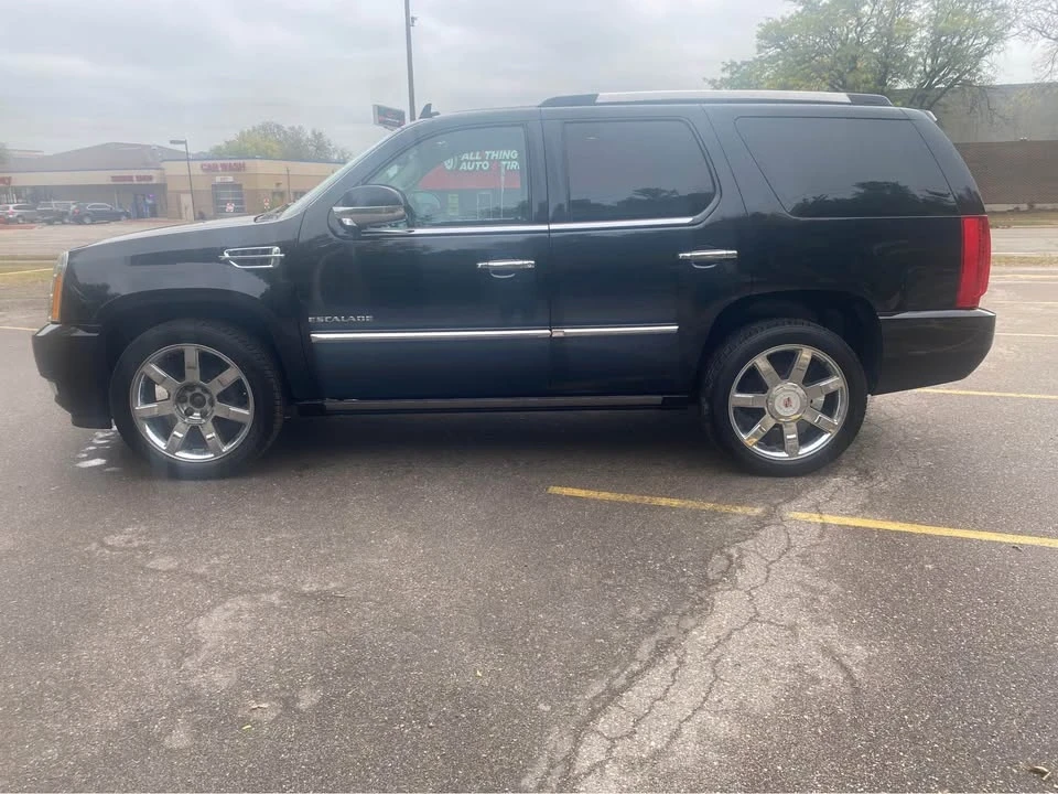 2010 Cadillac Escalade & EXT 3rd Gen - Image 4 of 13