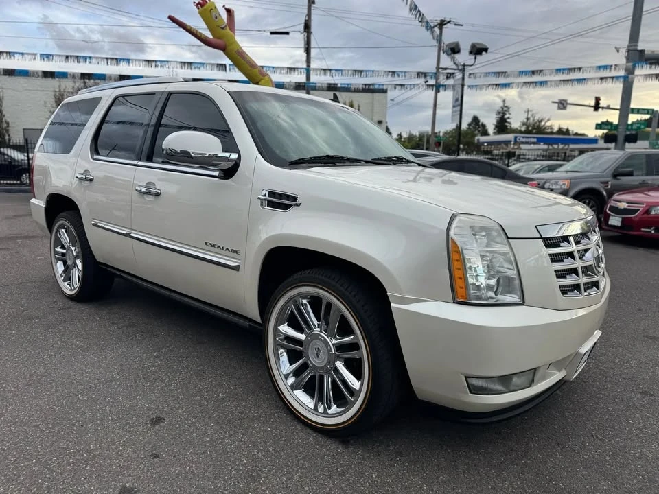 2010 Cadillac Escalade & EXT 3rd Gen - Image 3 of 15
