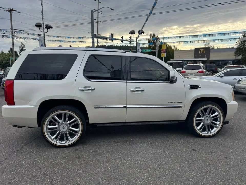 2010 Cadillac Escalade & EXT 3rd Gen - Image 4 of 15