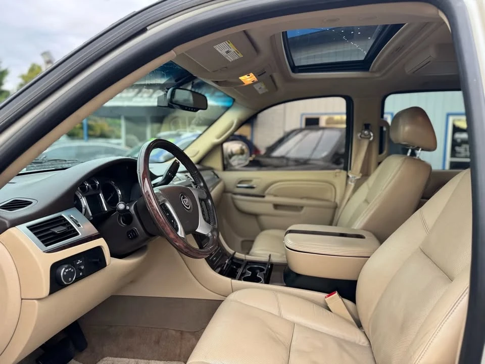 2010 Cadillac Escalade & EXT 3rd Gen - Image 9 of 15