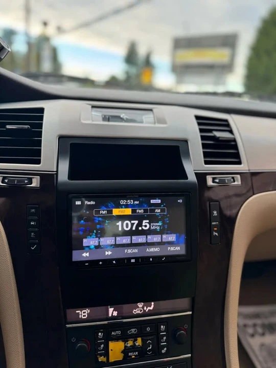 2010 Cadillac Escalade & EXT 3rd Gen - Image 12 of 15