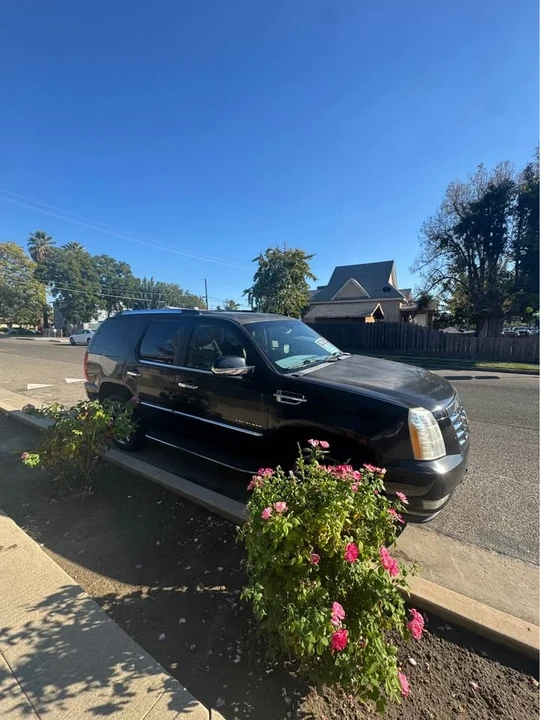 2010 Cadillac Escalade & EXT 3rd Gen - Image 2 of 13