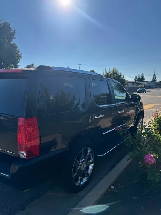 2010 Cadillac Escalade & EXT 3rd Gen - Image 3 of 13