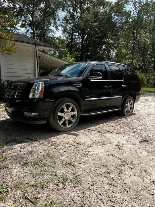 2010 Cadillac Escalade & EXT 3rd Gen - Image 3 of 4