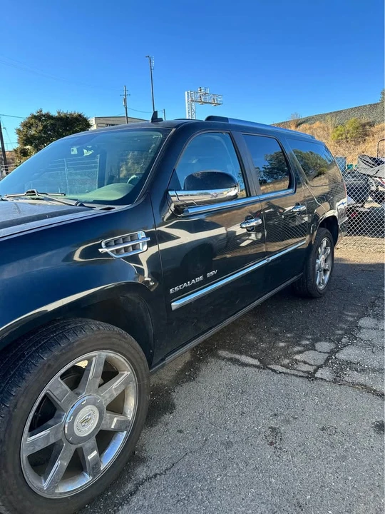 2010 Cadillac Escalade & EXT 3rd Gen - Image 3 of 8