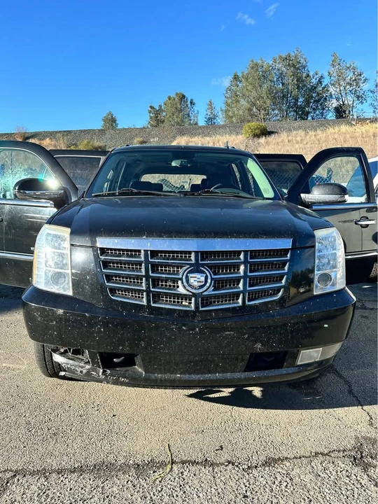 2010 Cadillac Escalade & EXT 3rd Gen - Image 2 of 8