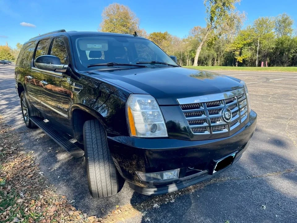 2010 Cadillac Escalade & EXT 3rd Gen - Image 2 of 19