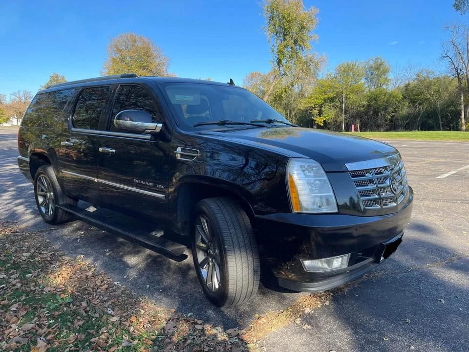 2010 Cadillac Escalade & EXT 3rd Gen - Image 3 of 19