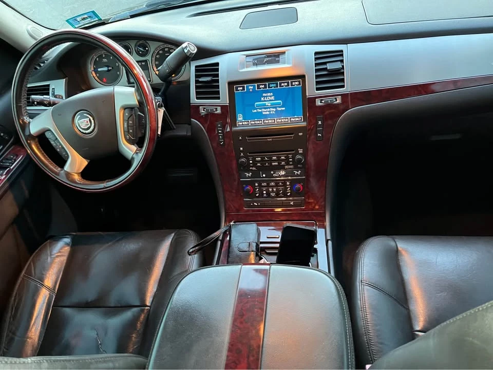 2010 Cadillac Escalade & EXT 3rd Gen - Image 4 of 10