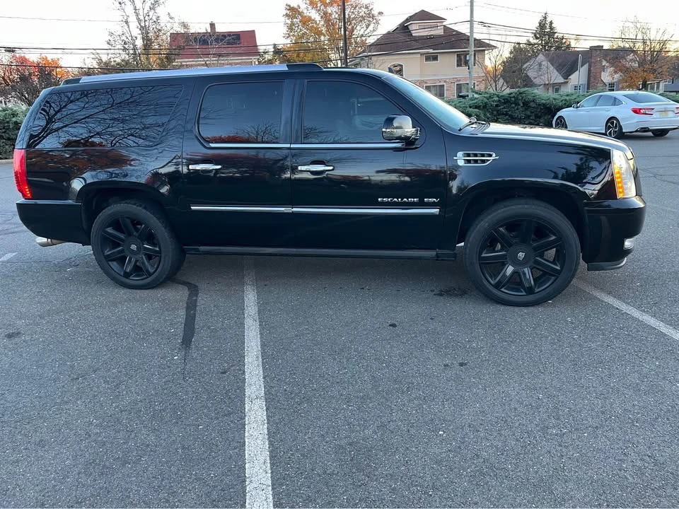 2010 Cadillac Escalade & EXT 3rd Gen - Image 3 of 10