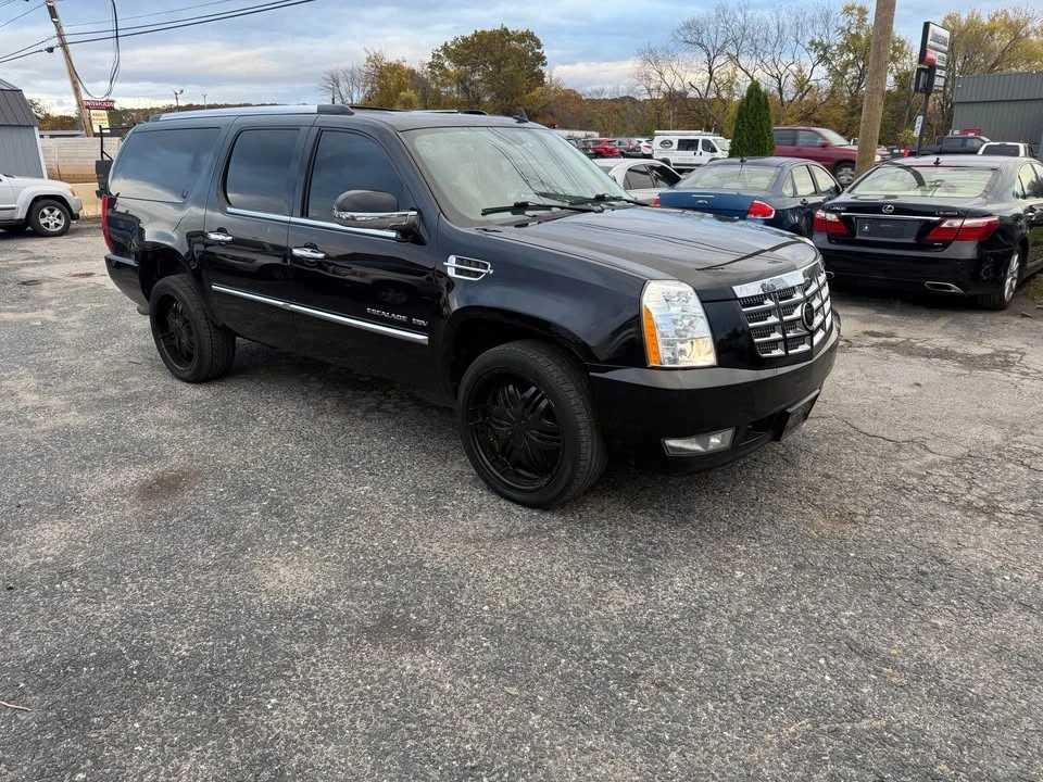 2010 Cadillac Escalade & EXT 3rd Gen - Image 3 of 20