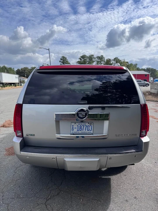 2010 Cadillac Escalade & EXT 3rd Gen - Image 3 of 20