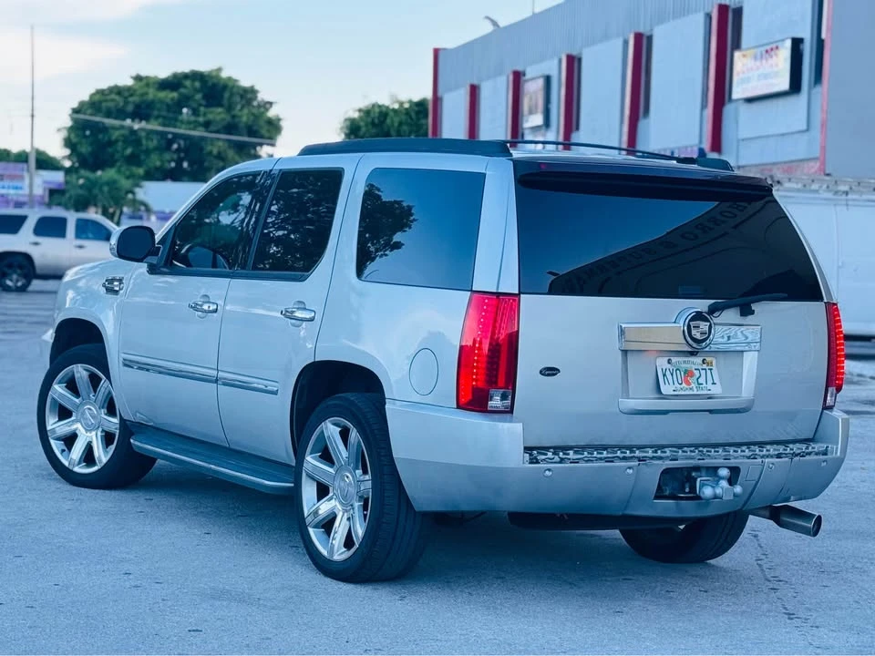 2010 Cadillac Escalade & EXT 3rd Gen - Image 2 of 17