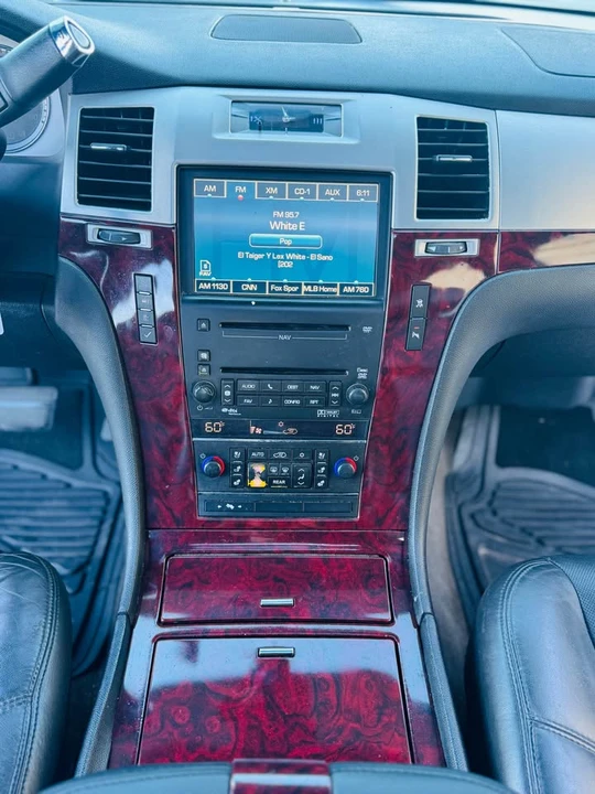 2010 Cadillac Escalade & EXT 3rd Gen - Image 8 of 17