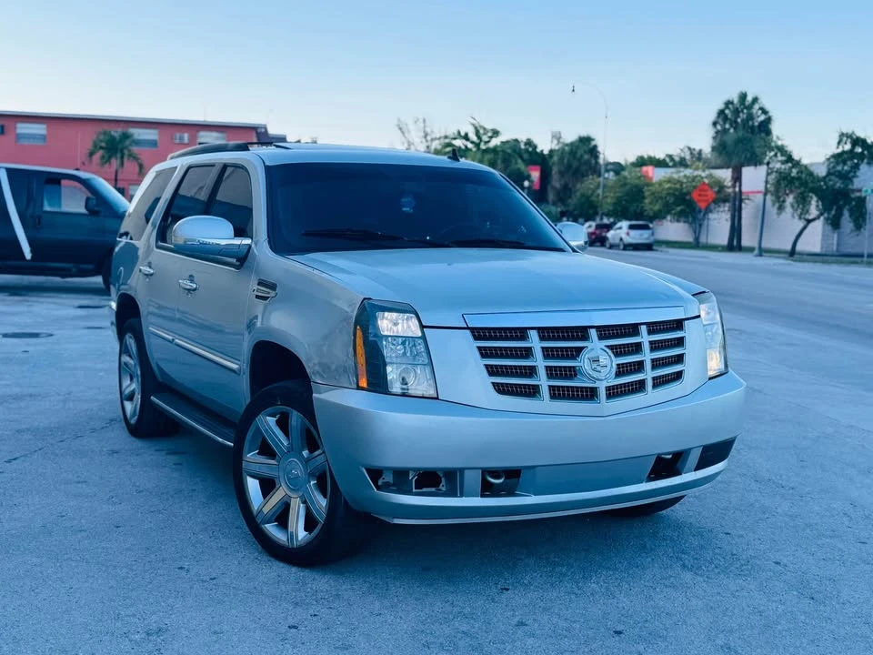 2010 Cadillac Escalade & EXT 3rd Gen - Image 17 of 17