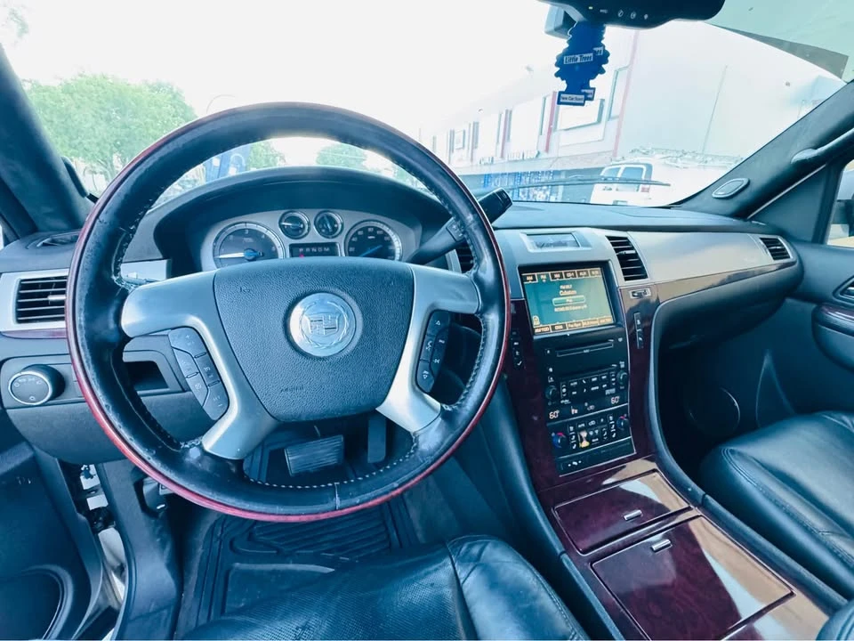 2010 Cadillac Escalade & EXT 3rd Gen - Image 6 of 17