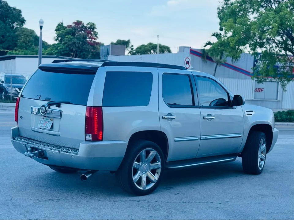 2010 Cadillac Escalade & EXT 3rd Gen - Image 16 of 17