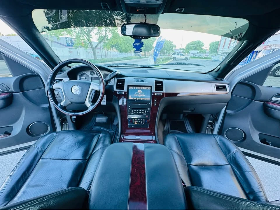 2010 Cadillac Escalade & EXT 3rd Gen - Image 3 of 17