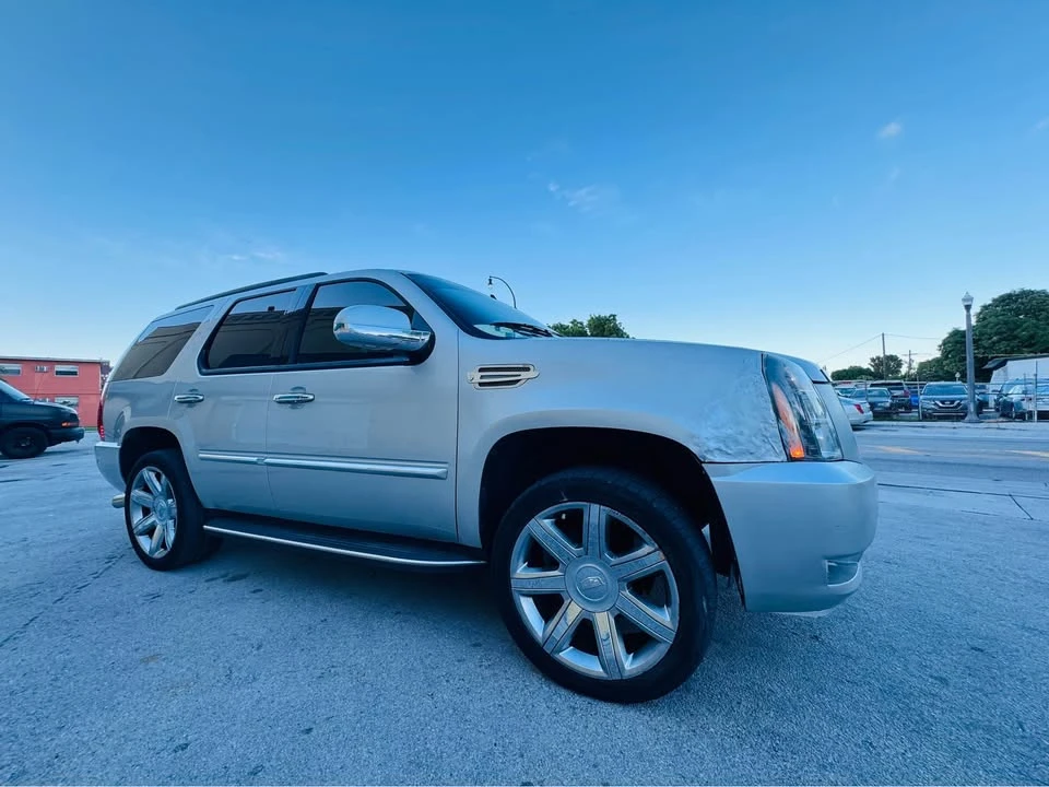 2010 Cadillac Escalade & EXT 3rd Gen - Image 12 of 17