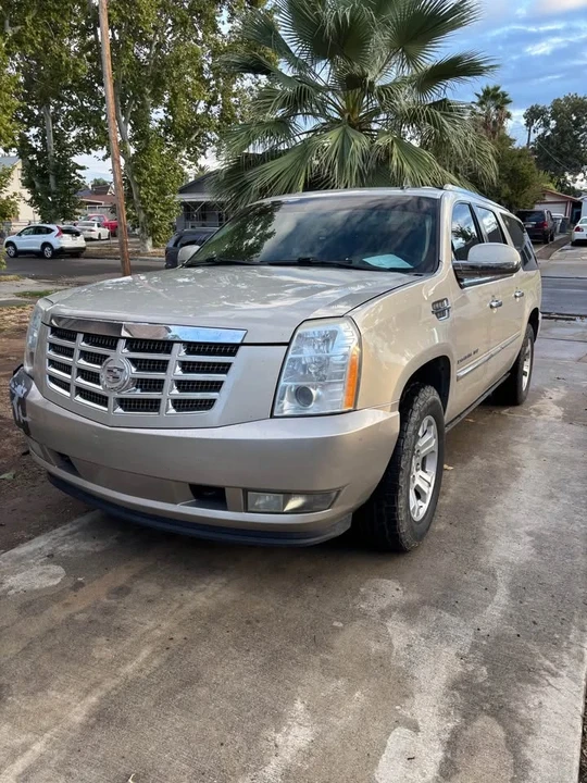 2010 Cadillac Escalade & EXT 3rd Gen - Image 5 of 5