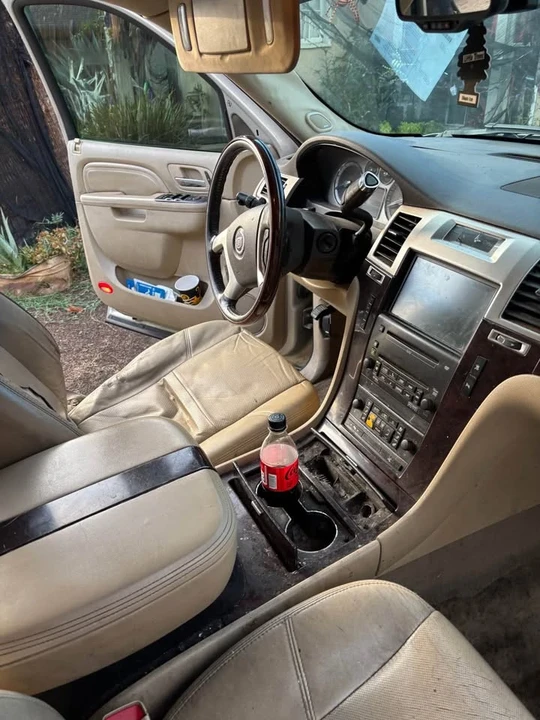 2010 Cadillac Escalade & EXT 3rd Gen - Image 4 of 5