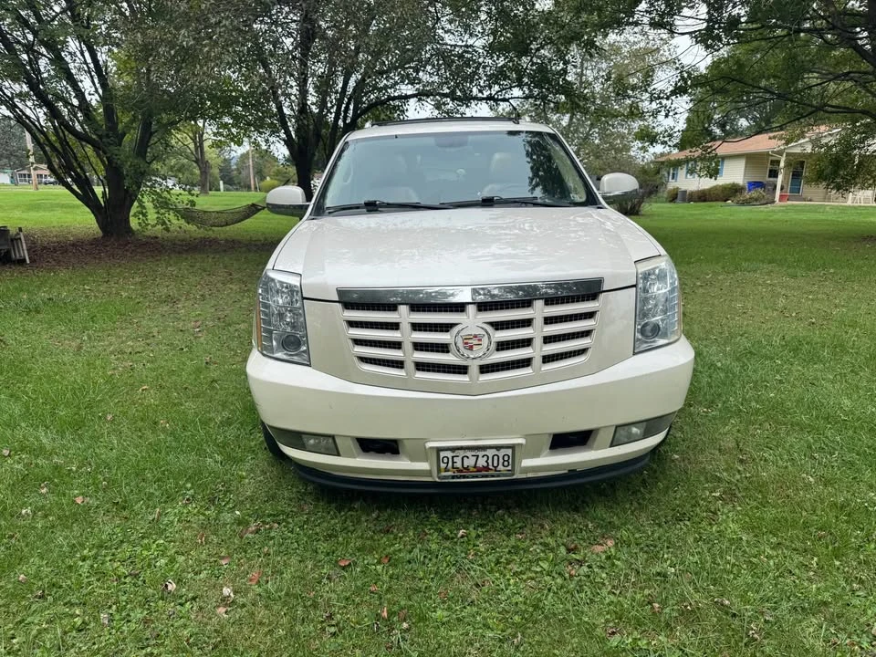2010 Cadillac Escalade & EXT 3rd Gen - Image 2 of 17