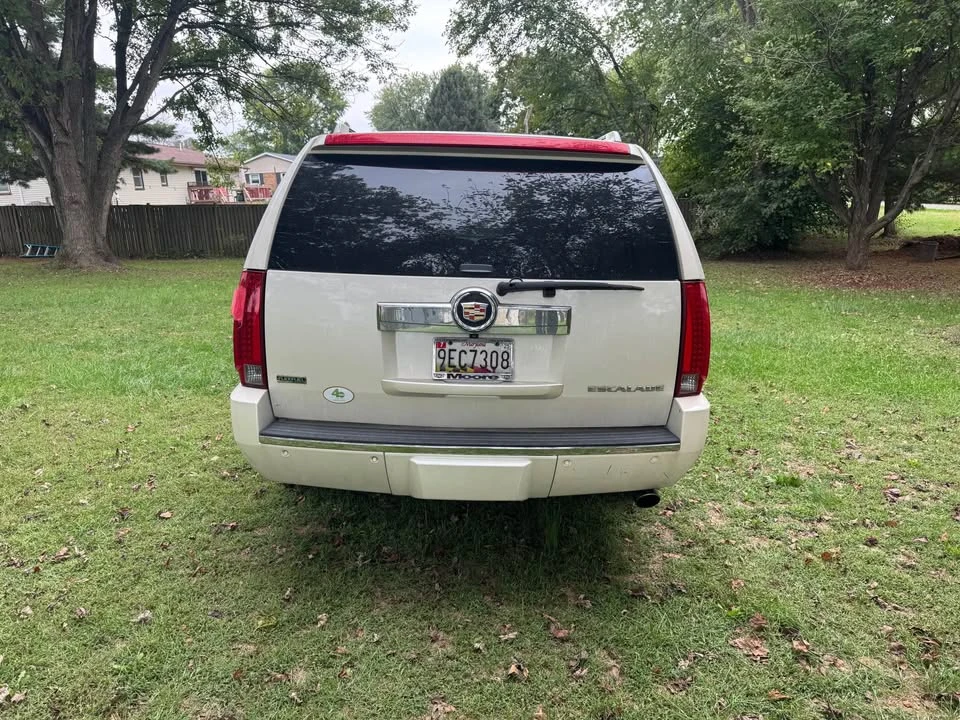2010 Cadillac Escalade & EXT 3rd Gen - Image 7 of 17
