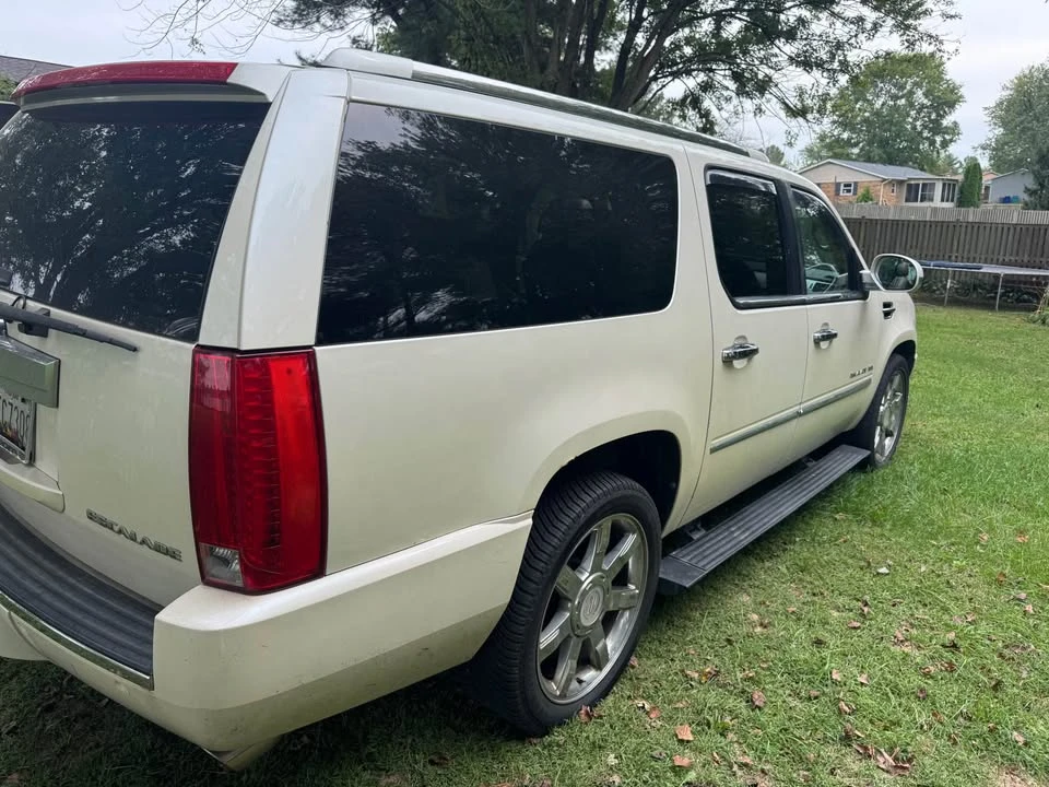 2010 Cadillac Escalade & EXT 3rd Gen - Image 11 of 17