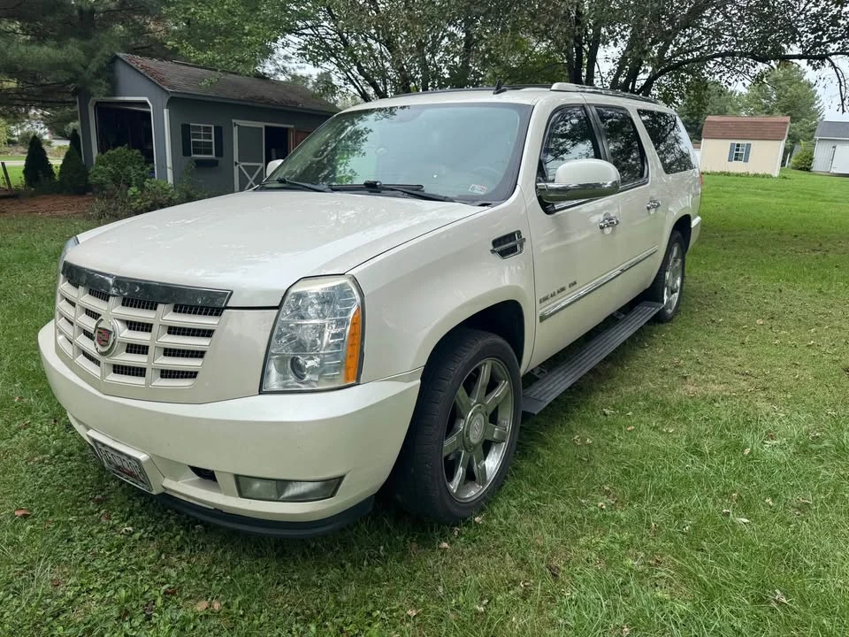 2010 Cadillac Escalade & EXT 3rd Gen - Image 3 of 17
