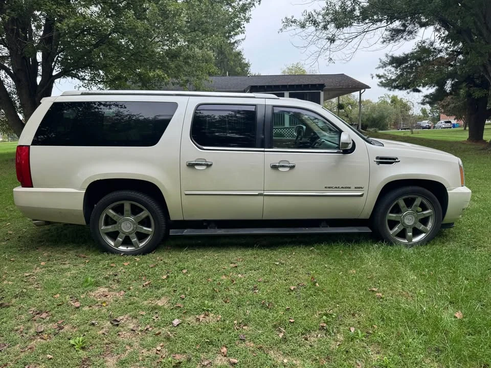 2010 Cadillac Escalade & EXT 3rd Gen - Image 13 of 17