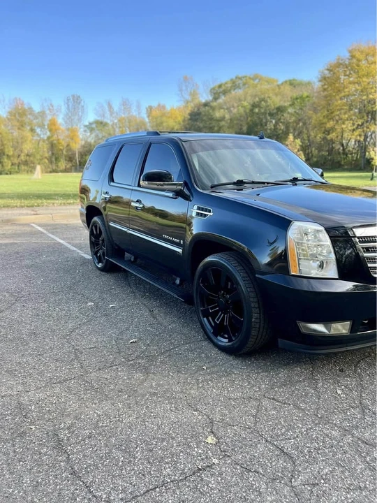 2010 Cadillac Escalade & EXT 3rd Gen - Image 2 of 10