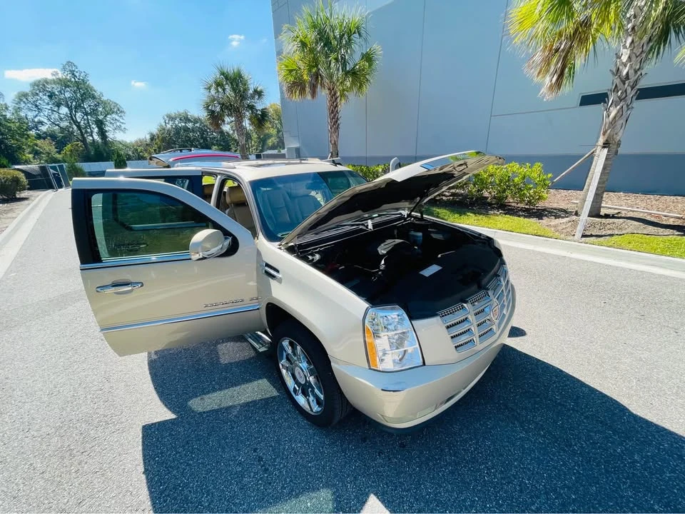 2010 Cadillac Escalade & EXT 3rd Gen - Image 11 of 19