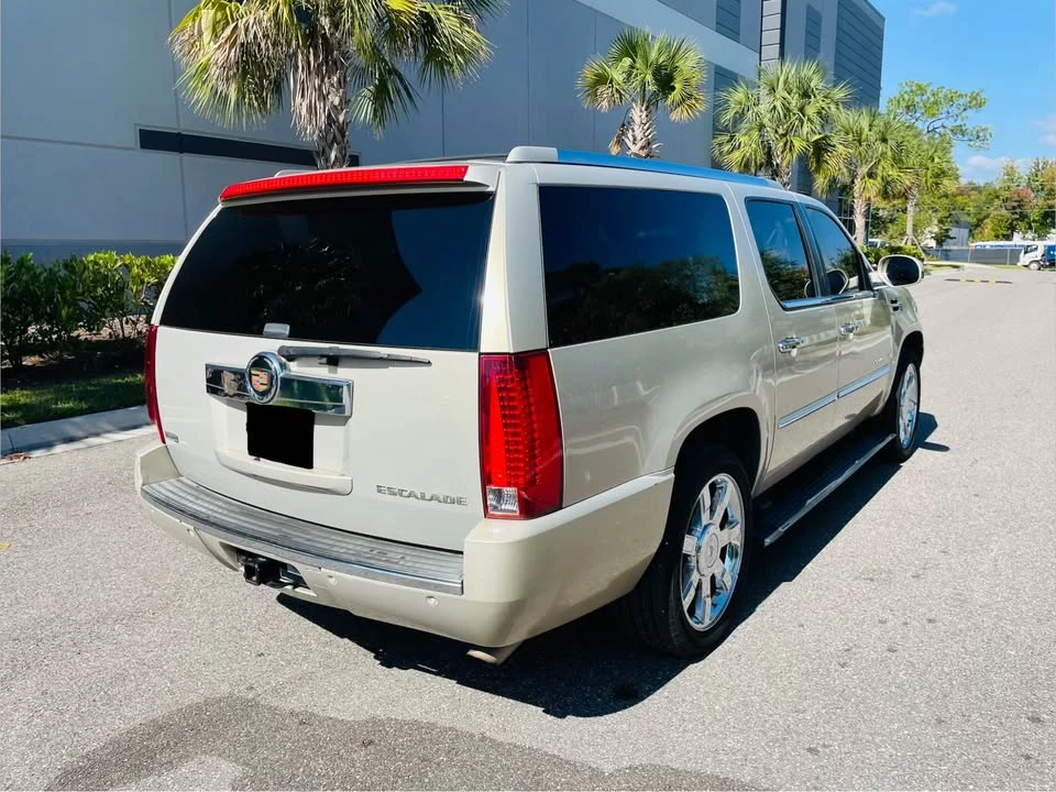 2010 Cadillac Escalade & EXT 3rd Gen - Image 7 of 19