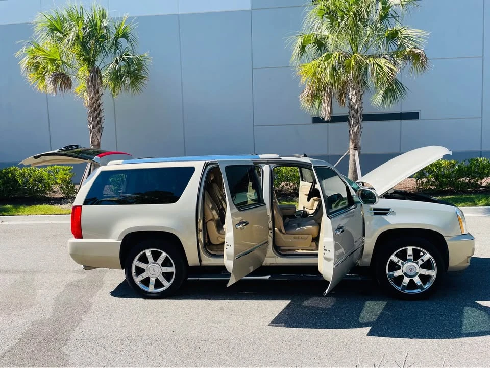 2010 Cadillac Escalade & EXT 3rd Gen - Image 8 of 19