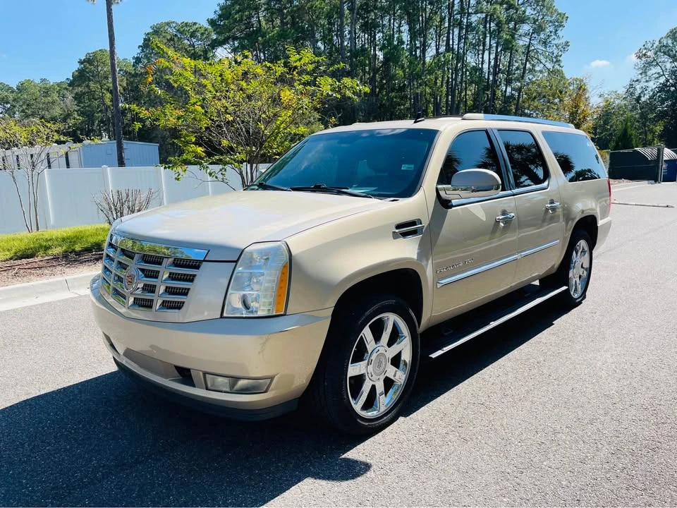 2010 Cadillac Escalade & EXT 3rd Gen - Image 3 of 19