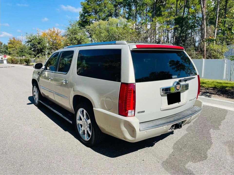 2010 Cadillac Escalade & EXT 3rd Gen - Image 6 of 19