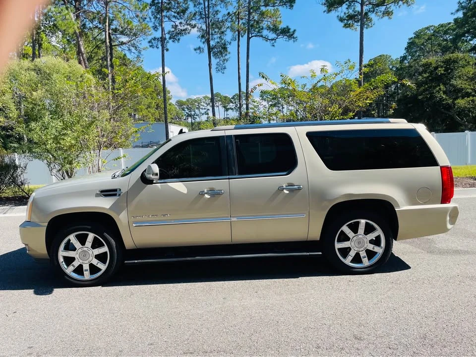 2010 Cadillac Escalade & EXT 3rd Gen - Image 2 of 19