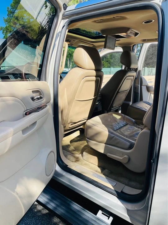 2010 Cadillac Escalade & EXT 3rd Gen - Image 19 of 19