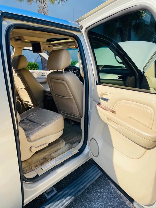 2010 Cadillac Escalade & EXT 3rd Gen - Image 17 of 19