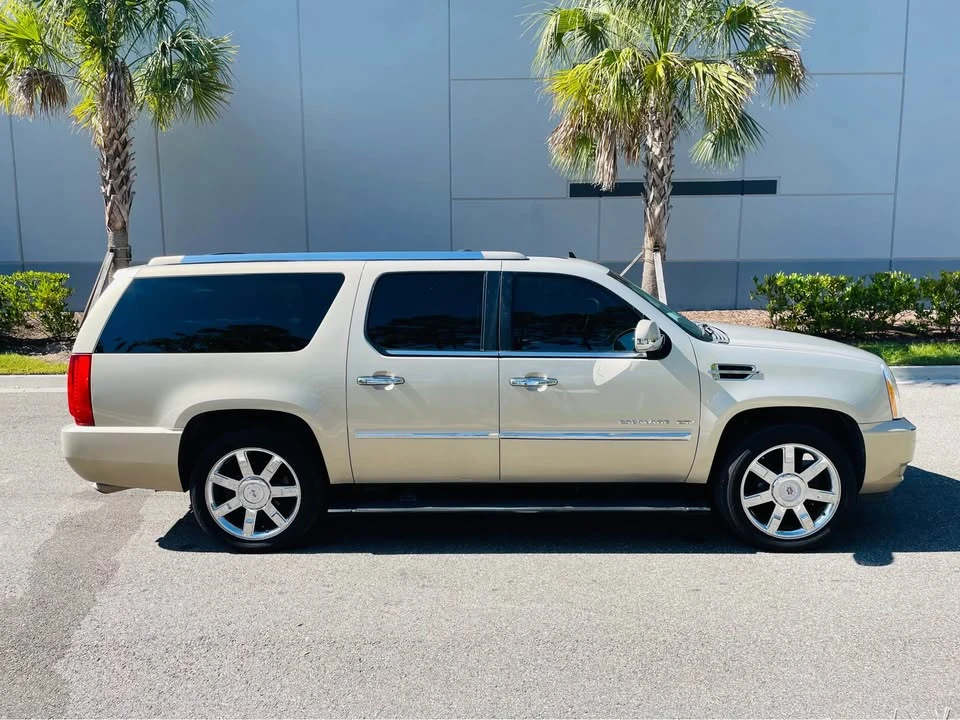 2010 Cadillac Escalade & EXT 3rd Gen - Image 9 of 19