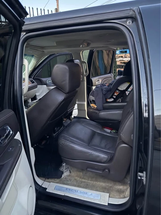 2010 Cadillac Escalade & EXT 3rd Gen - Image 4 of 4
